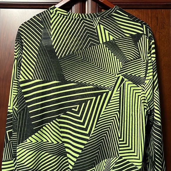 Brand New Under Armour Artistically Styled Crew Pullover Activewear Lightweight! - Picture 6 of 8